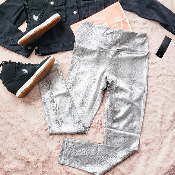 WILD🐺PRINT LEGGINGS - Picture 11 of 12